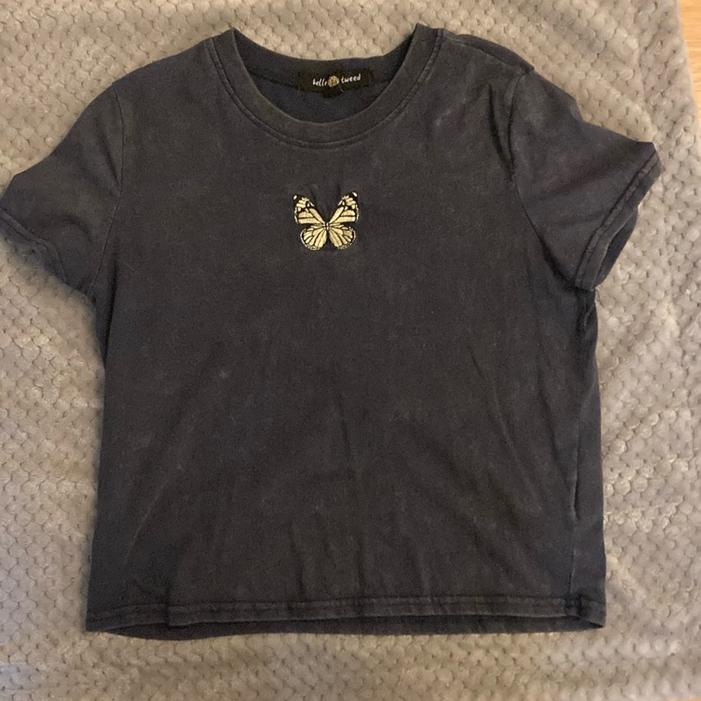 it’s a blueish grey ish color with a butterfly that’s yellow it’s a size medium